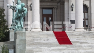 Opozicija ušla na glavni ulaz